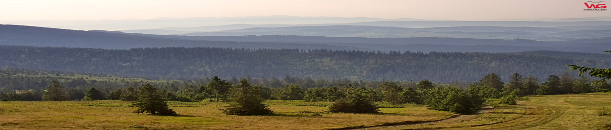 Schronisko PTTK na Hali Rysianka (widok w kierunku Tatr)